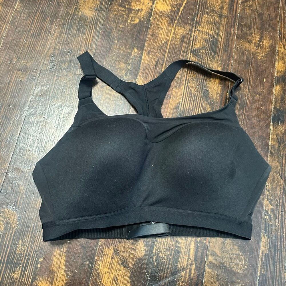 Victoria’s Secret black incredible on point 34DD sports bra